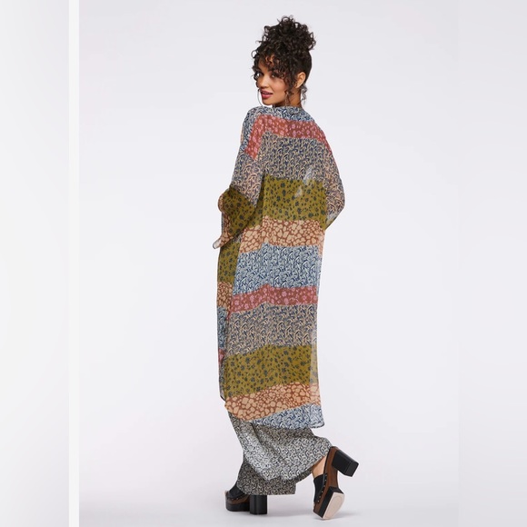 Jessica Simpson Blaine Kimono in Blooming Patchwork - Picture 4 of 9